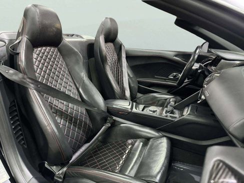 Used 2017 Audi R8 V10 w/ Carbon Exterior Package image 40