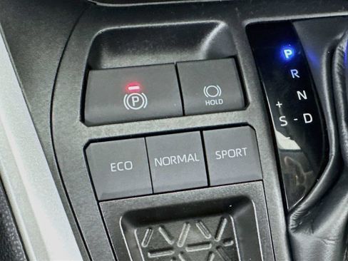 Used 2025 Toyota RAV4 XLE FWD image 14