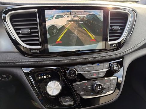 New 2026 Chrysler Pacifica Select image 16