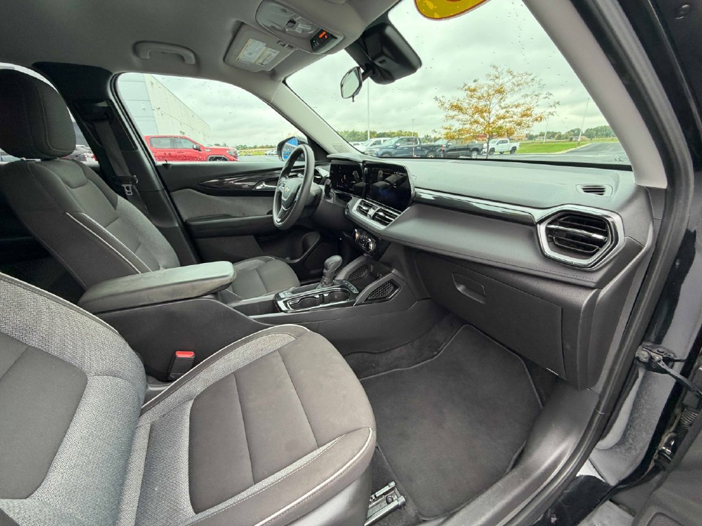 Used 2025 Chevrolet TrailBlazer LT AWD/4WD image 20