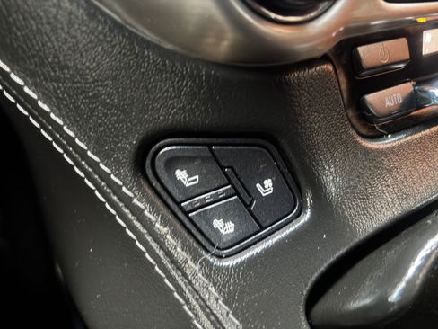 Used 2020 GMC Yukon XL Denali w/ Denali Ultimate Package image 30