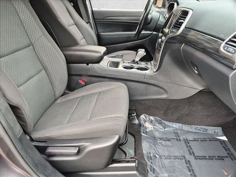 Used 2021 Jeep Grand Cherokee Laredo AWD/4WD image 22