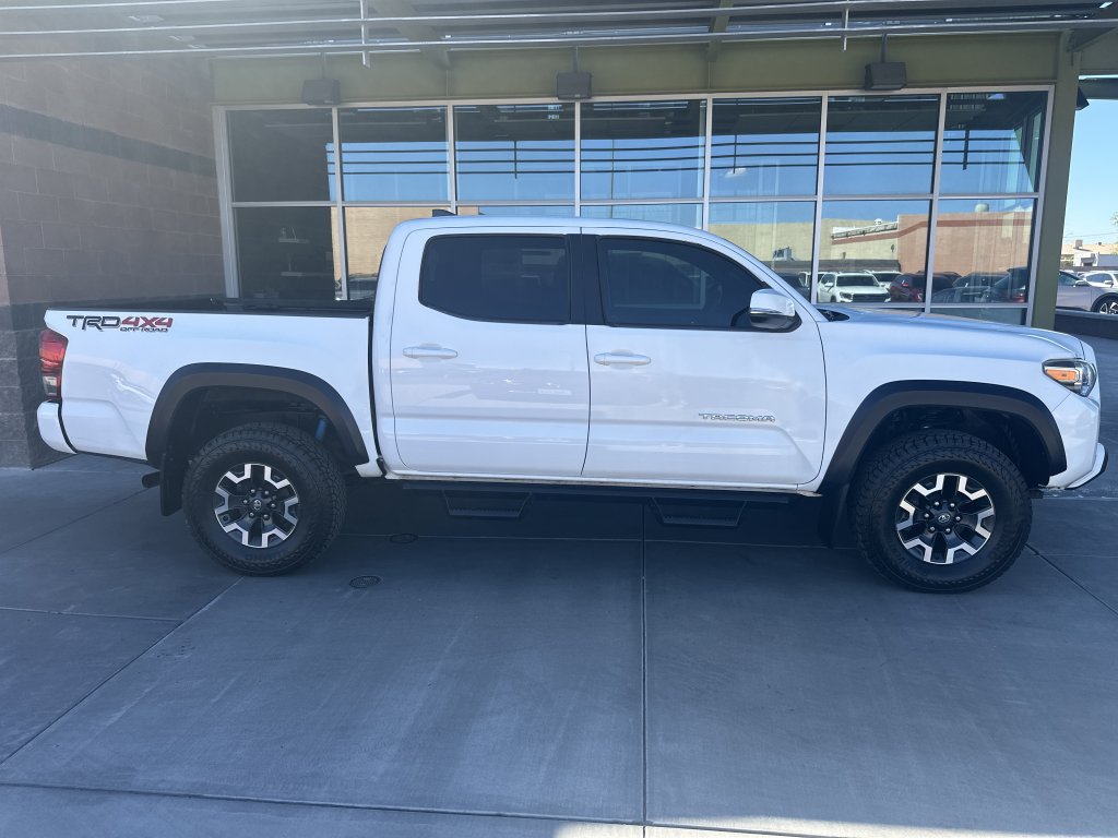 Used 2016 Toyota Tacoma TRD Off-Road w/ Premium & Technology Package AWD/4WD image 7
