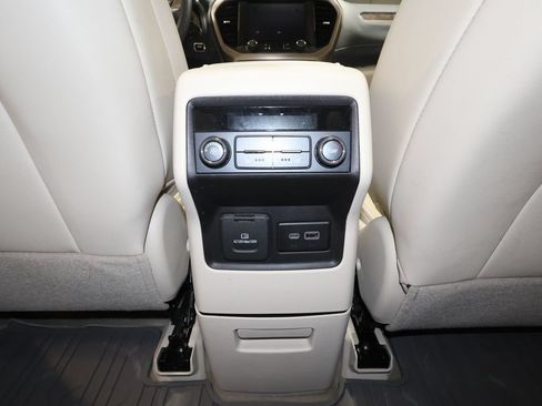Used 2023 GMC Acadia Denali w/ Denali Ultimate Package FWD image 32