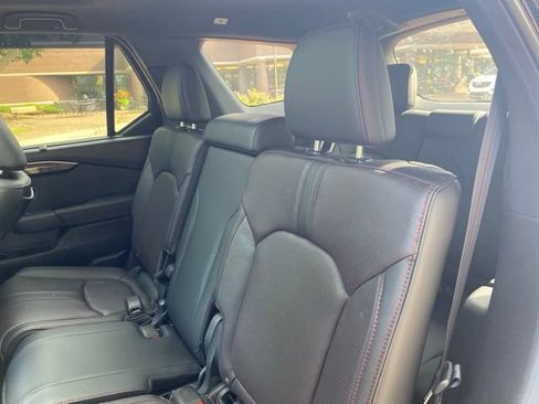 Used 2025 Honda Pilot Black Edition image 6