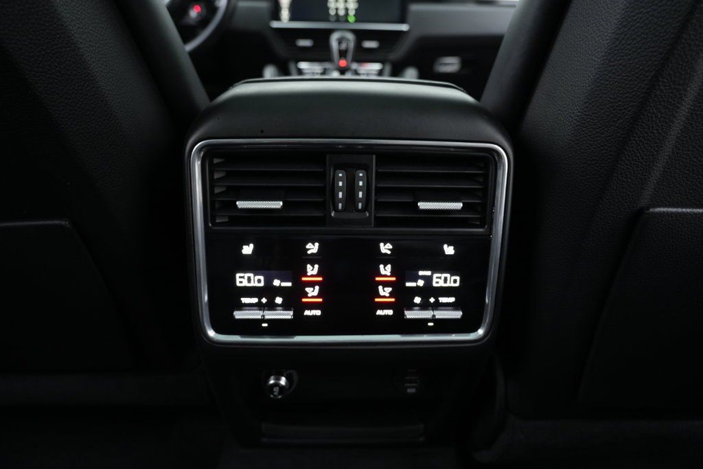 Used 2019 Porsche Cayenne Turbo AWD/4WD image 74