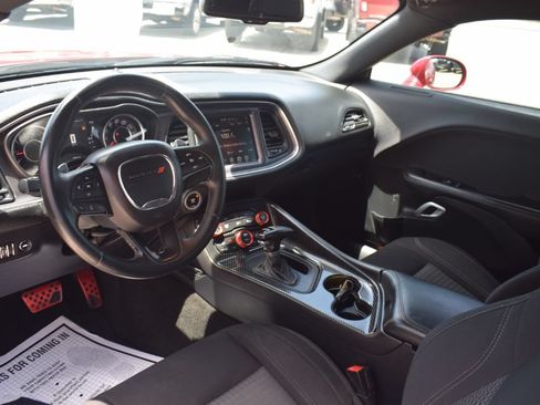 Used 2015 Dodge Challenger SXT w/ Driver Convenience Group RWD image 7