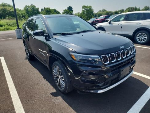 Used 2024 Jeep Compass Limited w/ Elite Group AWD/4WD image 2