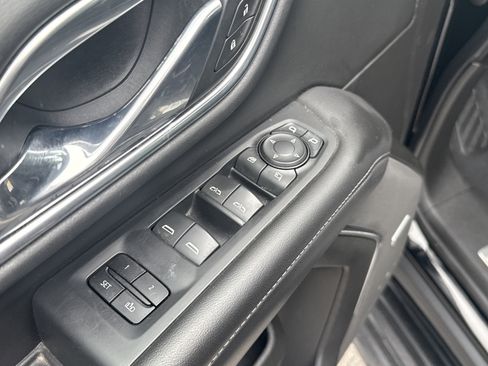 Used 2021 Chevrolet Suburban LT w/ LT Signature Package image 17