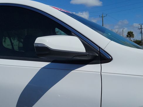 Used 2024 GMC Terrain SLT image 8