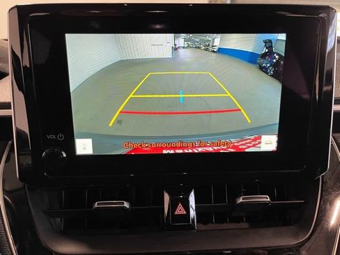 Used 2025 Toyota Corolla Cross XLE FWD image 27