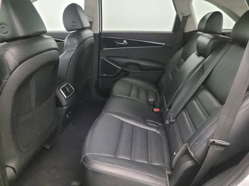 Used 2019 Kia Sorento SX image 18