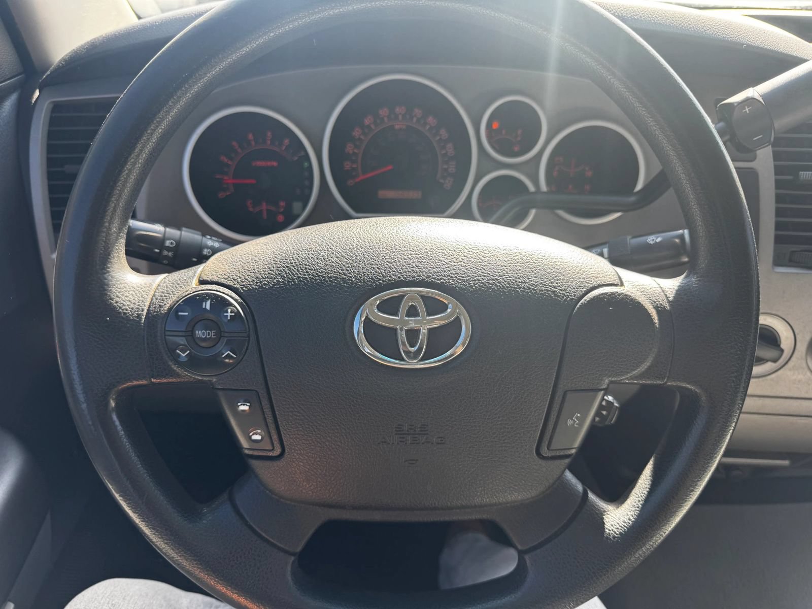 Used 2010 Toyota Tundra 4x4 CrewMax w/ Tow Pkg image 15