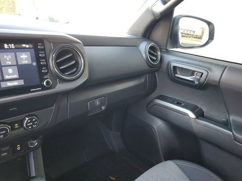 Used 2020 Toyota Tacoma TRD Sport image 27