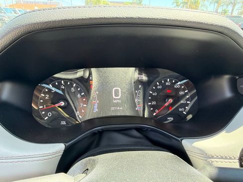 Used 2025 Jeep Compass Limited AWD/4WD image 18