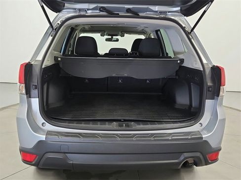 Used 2021 Subaru Forester Premium image 32