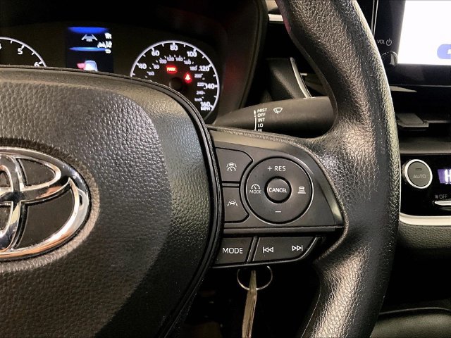 Used 2025 Toyota Corolla LE FWD image 18