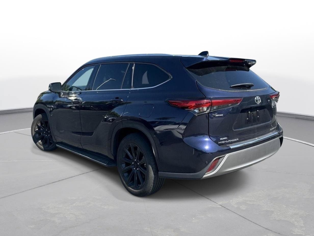 Used 2023 Toyota Highlander Platinum FWD image 8