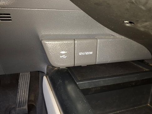 Used 2019 Toyota Camry L image 11