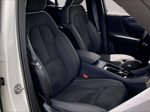 Used 2023 Volvo XC40 Recharge Ultimate AWD/4WD image 8
