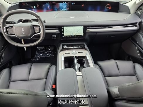 New 2027 Lincoln Navigator Premiere RWD image 12