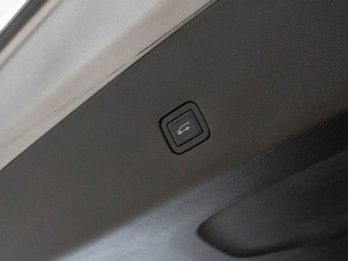 Used 2023 Chevrolet Traverse RS image 17