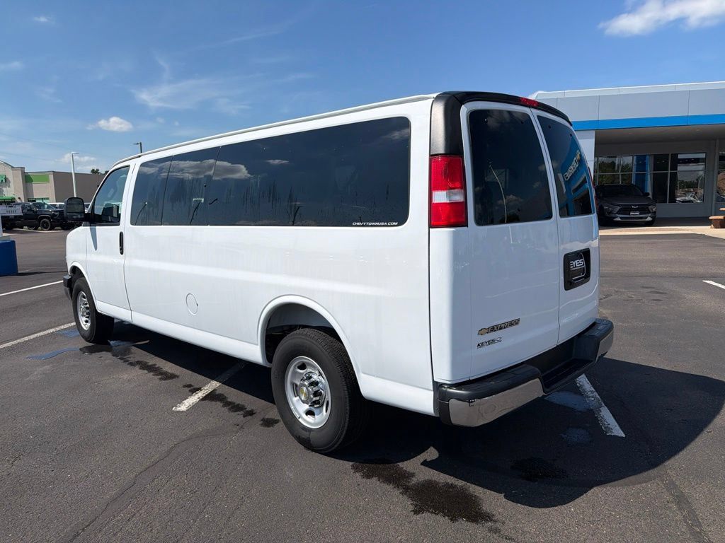 Used 2025 Chevrolet Express 3500 LT w/ LT Preferred Equipment Group RWD image 6