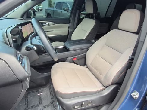 Used 2025 Chevrolet Traverse LT w/ Driver Confidence Package FWD image 12