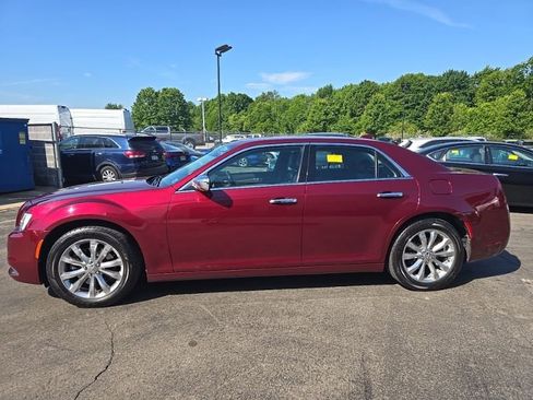 Used 2018 Chrysler 300 Limited AWD/4WD image 4