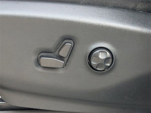 Used 2024 Chrysler Pacifica Touring-L image 20