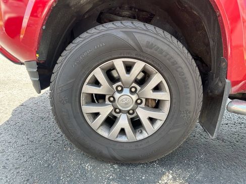 Used 2018 Toyota Tacoma SR5 AWD/4WD image 9