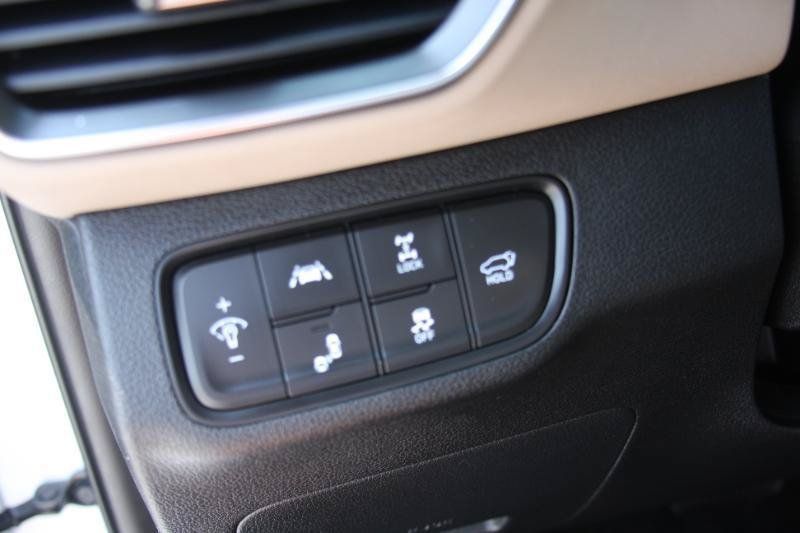Used 2019 Hyundai Santa Fe Limited AWD/4WD image 34