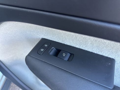 Used 2020 Volvo XC40 T4 Inscription image 19