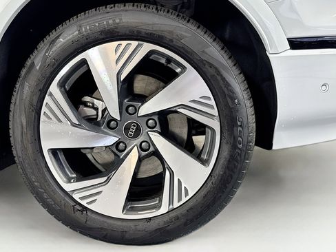 New 2025 Audi Q6 e-tron Premium AWD/4WD image 28