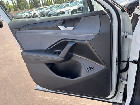 Used 2026 Volkswagen Tiguan SE FWD image 18