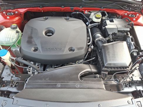 Used 2019 Volvo XC40 T5 Momentum image 29