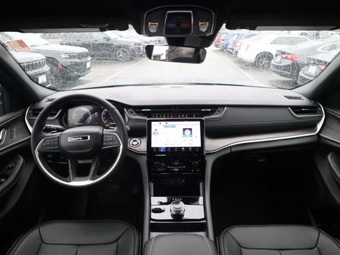 New 2025 Jeep Grand Cherokee Limited image 10