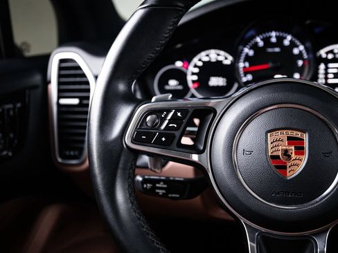 Used 2019 Porsche Cayenne AWD/4WD image 17