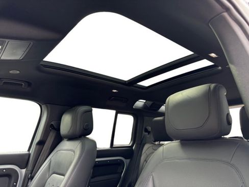 Certified 2022 Land Rover Defender 110 XS Edition image 12