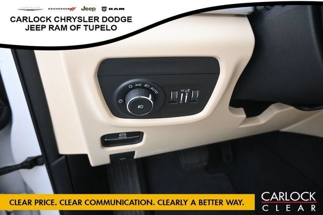 Used 2023 Jeep Grand Cherokee Limited AWD/4WD image 17