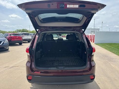 Used 2019 Toyota Highlander XLE AWD/4WD image 10