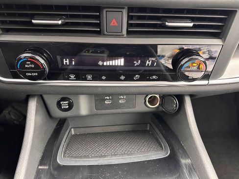 Used 2025 Nissan Rogue SV image 23