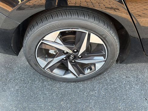 Used 2023 Hyundai Elantra SEL w/ Convenience Package image 31