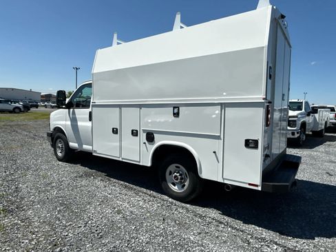 New 2025 GMC Savana 3500 w/ Power Convenience Package RWD image 3
