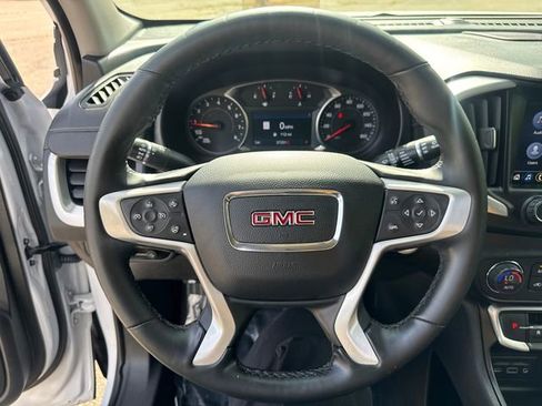 Used 2023 GMC Terrain SLT w/ Infotainment Package II image 32