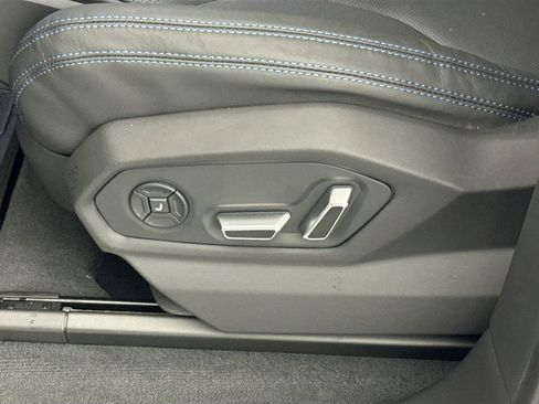 Used 2025 Lamborghini Urus Performante AWD/4WD image 21
