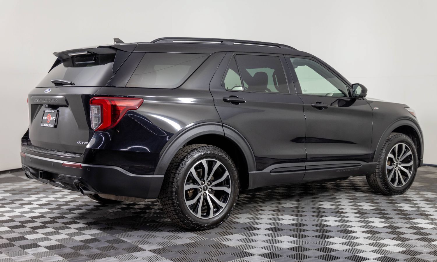 Used 2022 Ford Explorer ST-Line w/ Class IV Trailer Tow Package AWD/4WD image 8