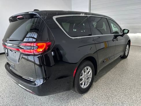 New 2026 Chrysler Pacifica Select image 25