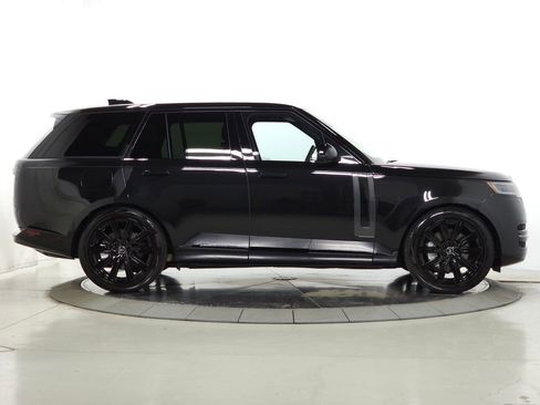 Used 2025 Land Rover Range Rover SE AWD/4WD image 9
