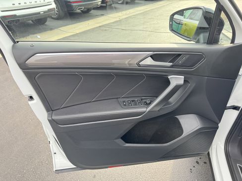 Used 2023 Volkswagen Tiguan SE R-Line image 13